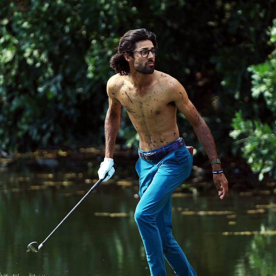 Akshay playing a shot shirtless. Guy to watch after great mexico open showing